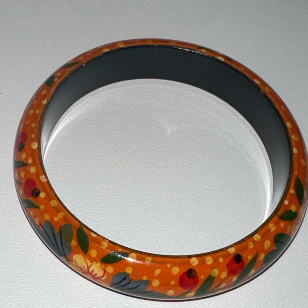 Vintage hand painted lacquered wooden bracelet - Picture 2 of 7
